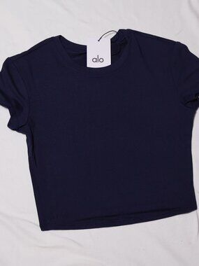 ALO Yoga Navy Short Sleeve Tee